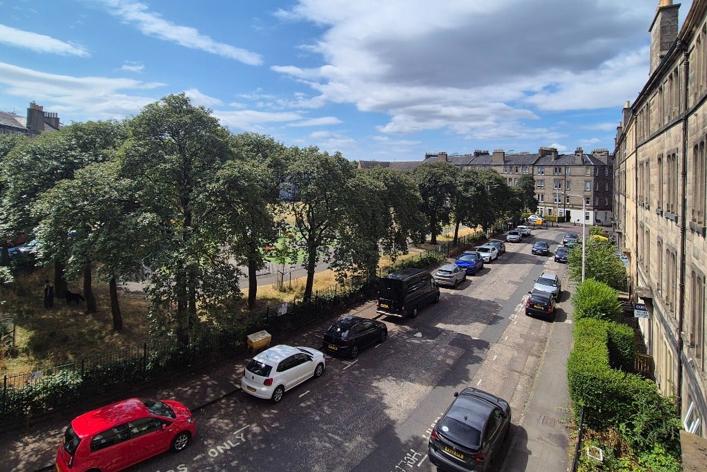 Room Murieston Crescent in City of Edinburgh