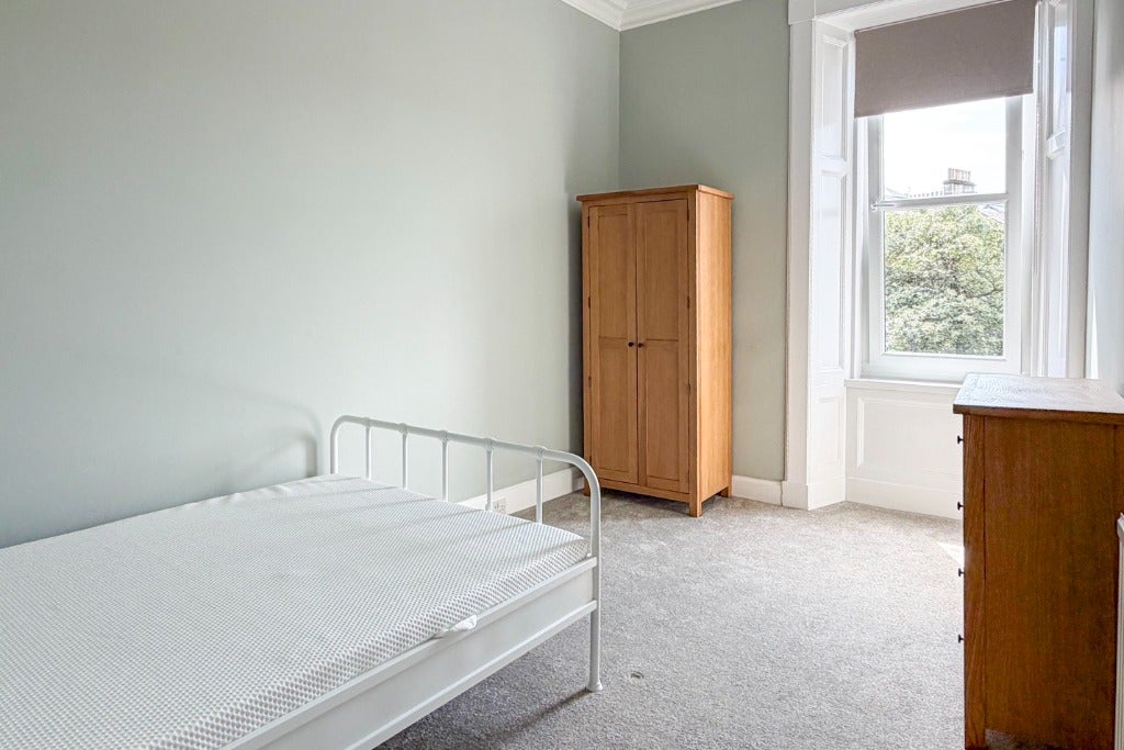 Room Murieston Crescent in City of Edinburgh