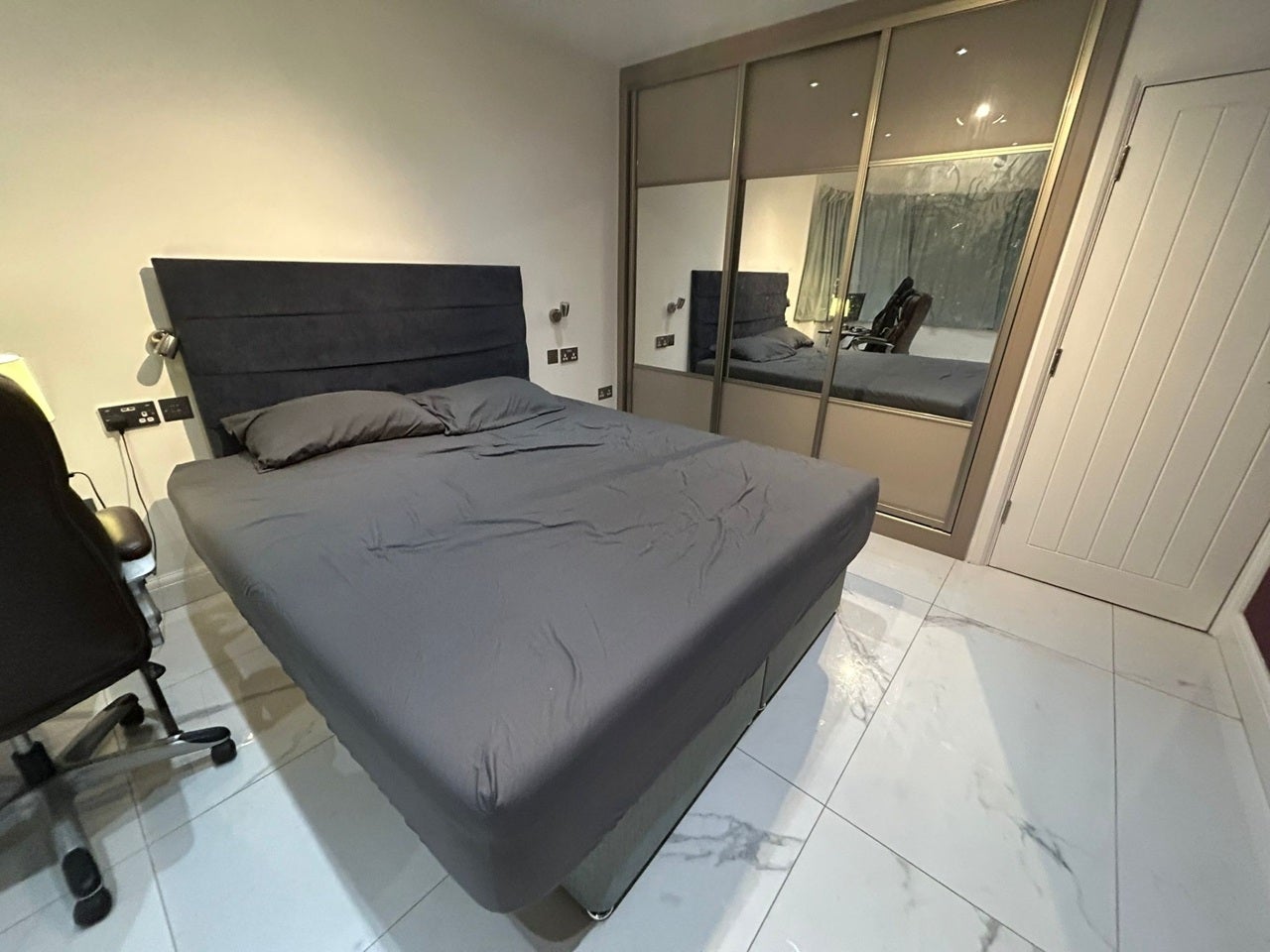 Room Greencroft Avenue in Greater London