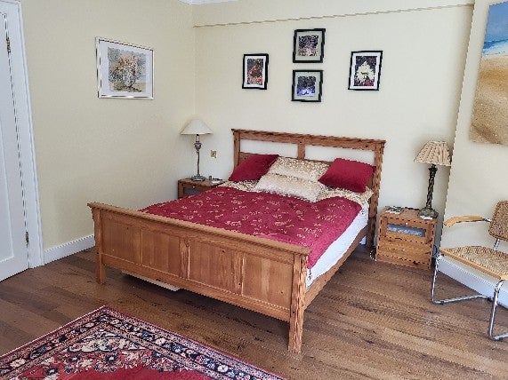 Room Primrose Hill Road in Greater London