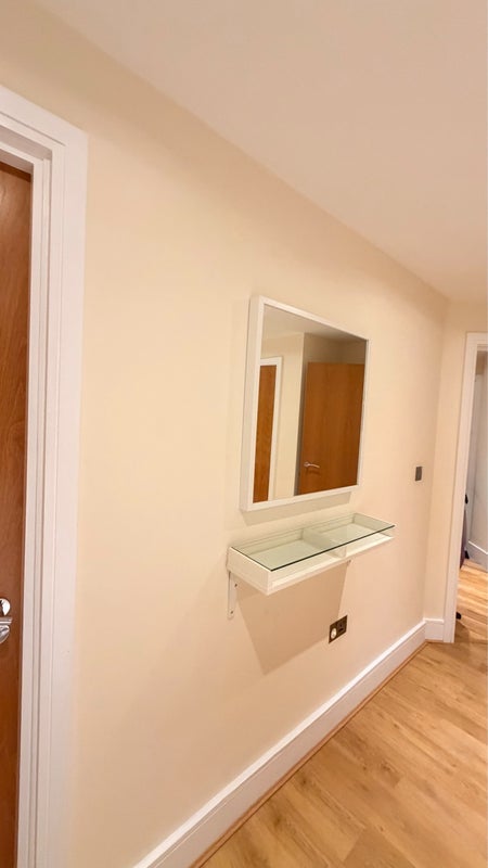 Room Chrisp Street in Greater London