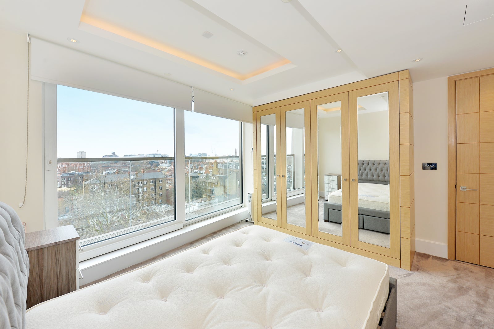 Flat Radnor Terrace in London