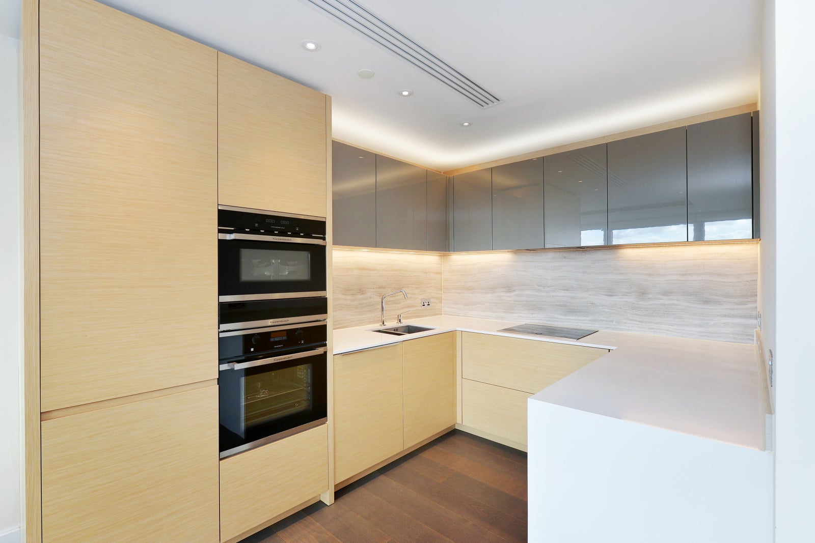 Flat Radnor Terrace in London