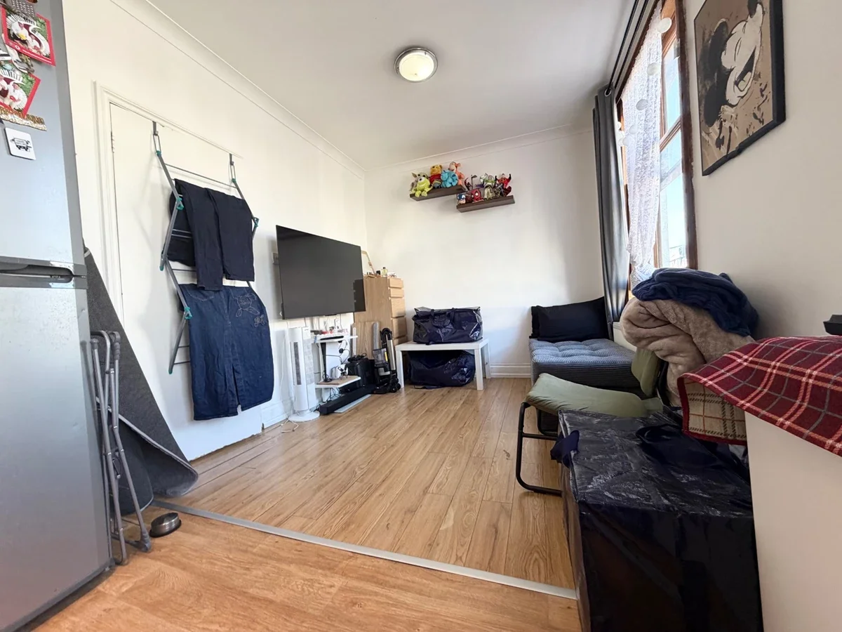 Flat Jackson Road in Greater London