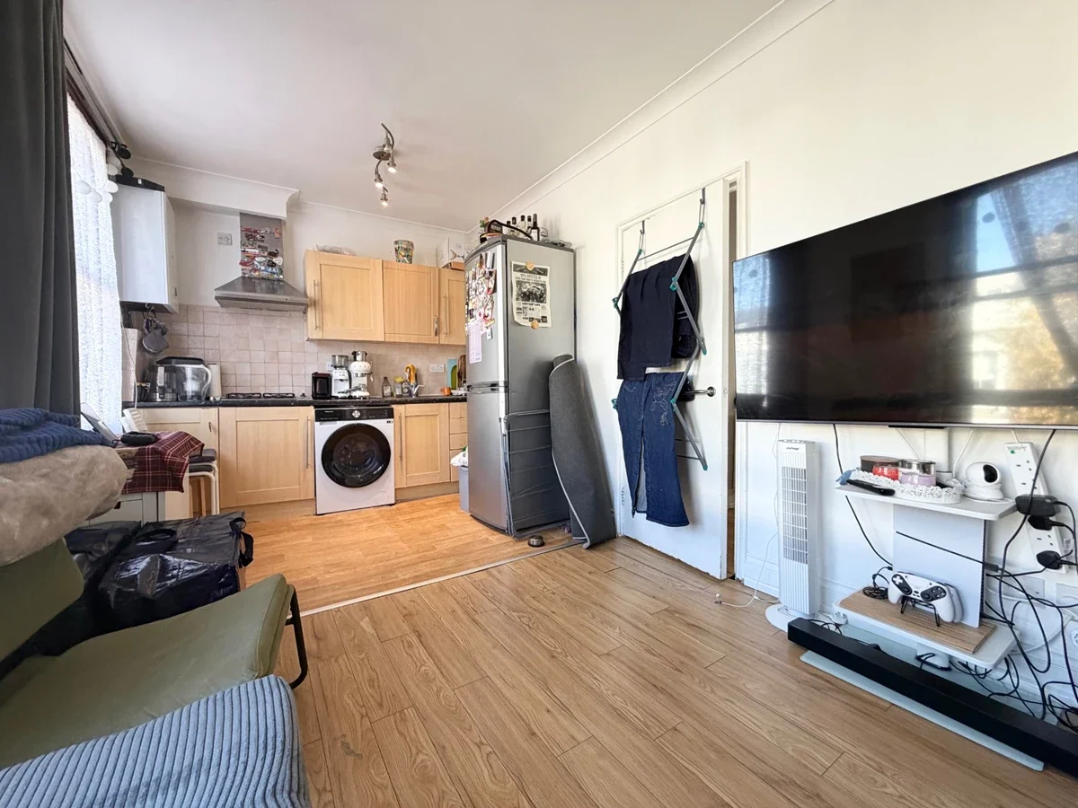 Flat Jackson Road in Greater London