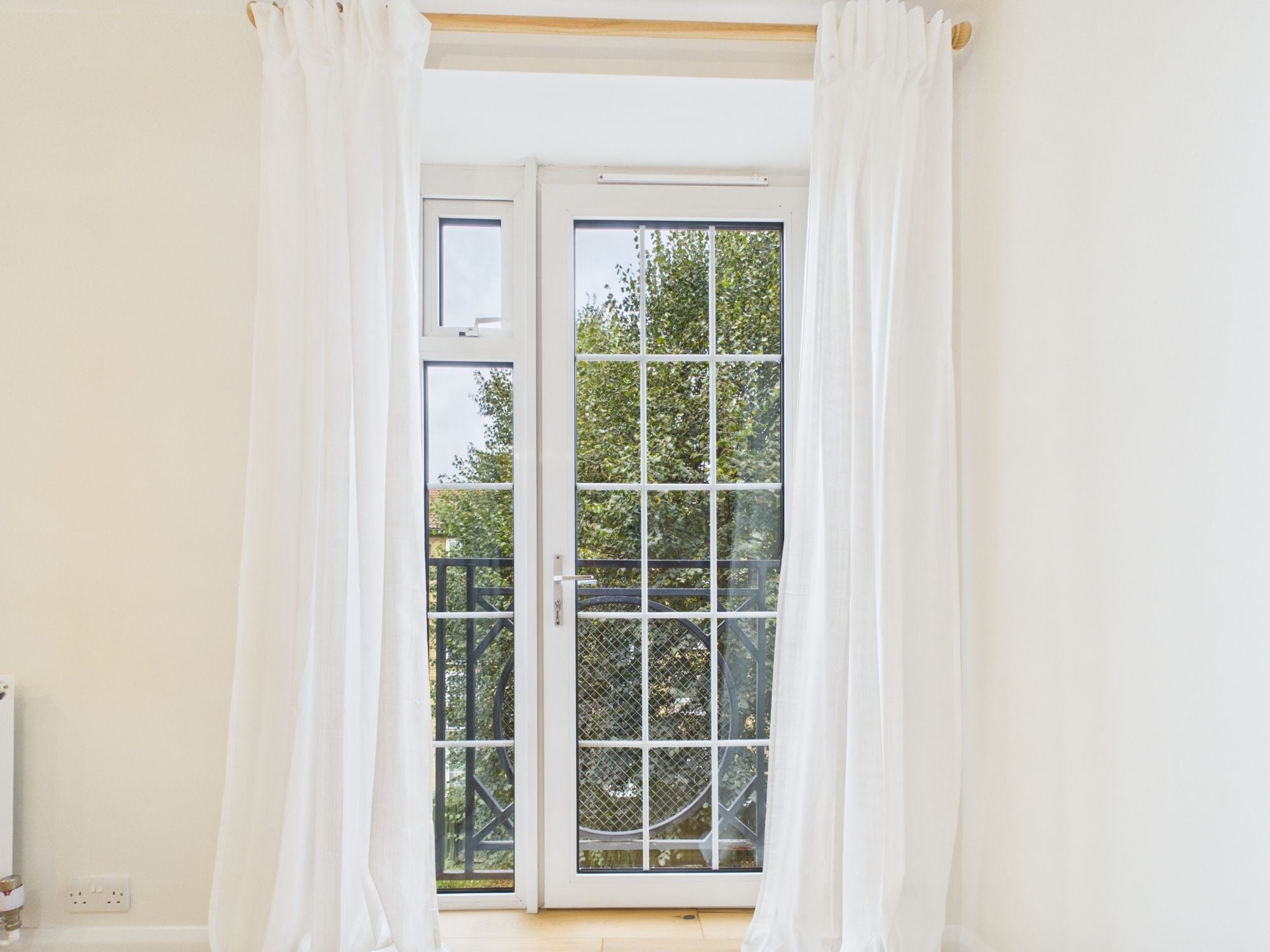 Flat Cahir Street in Greater London