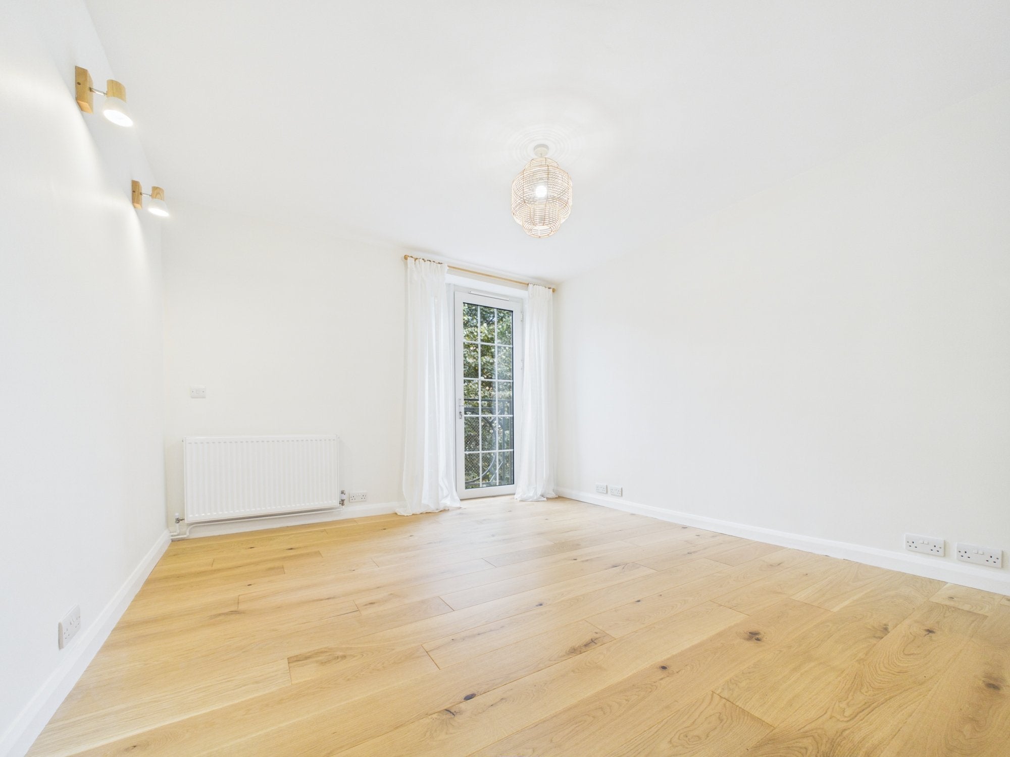Flat Cahir Street in Greater London