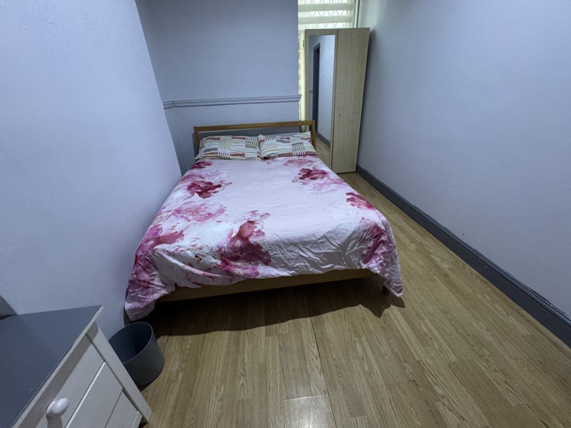 Room Hoe Street in Greater London
