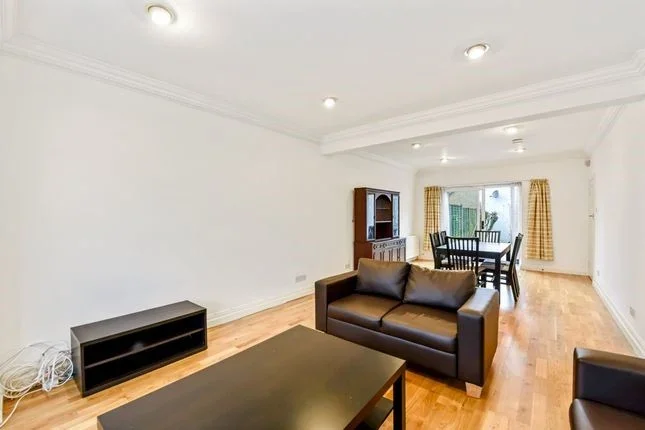 House Monks Drive in Greater London