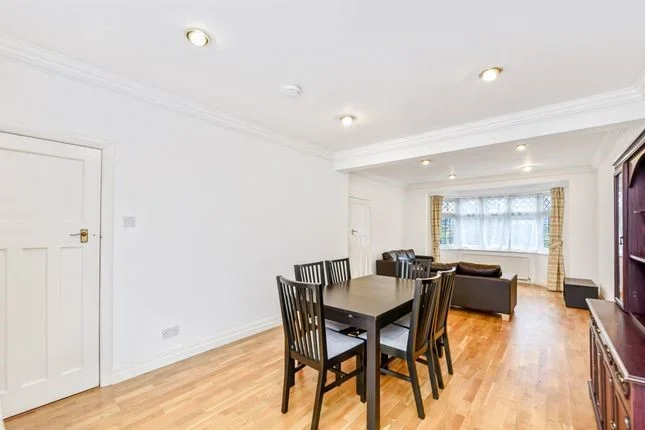 House Monks Drive in Greater London