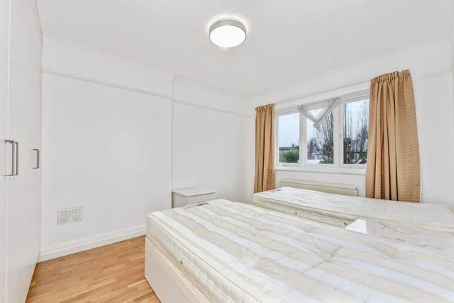 House Monks Drive in Greater London
