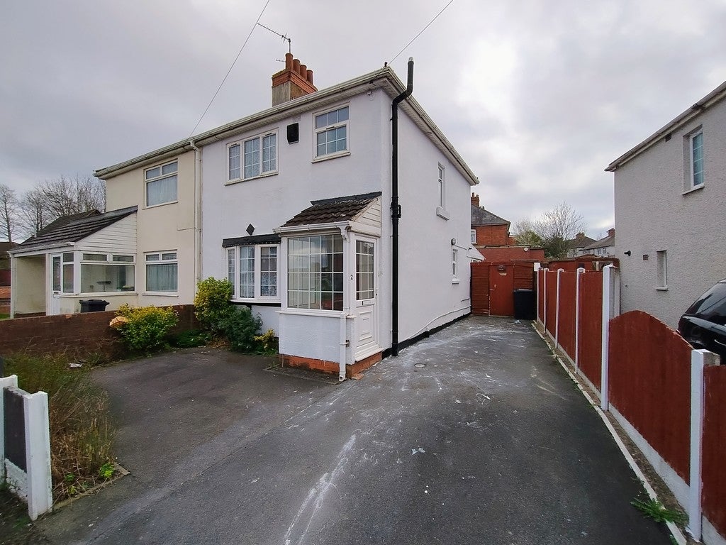 Flat Penn Road in Wolverhampton