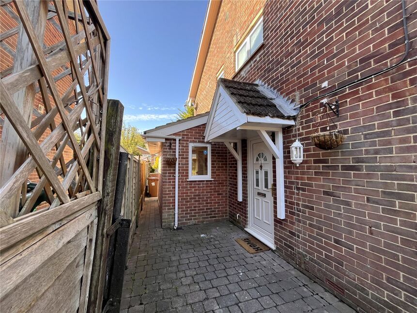 House Wolversdene Close in Test Valley
