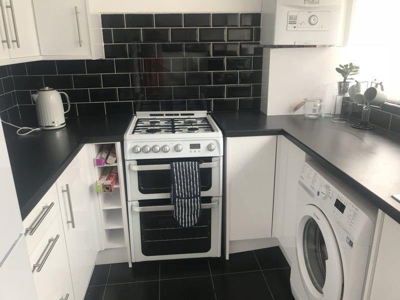 Room Crowder Street in Greater London