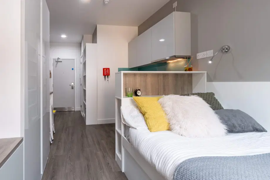 Room London Road in Greater London