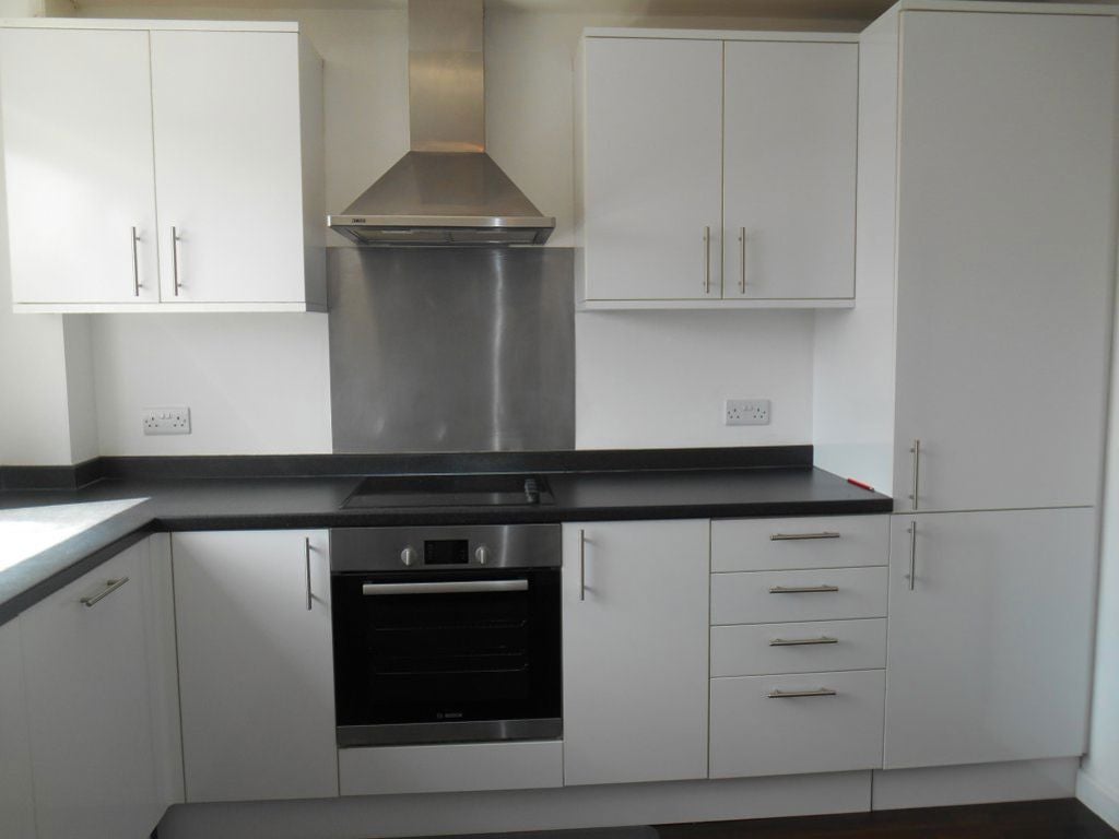 Flat Swan Close in Three Rivers