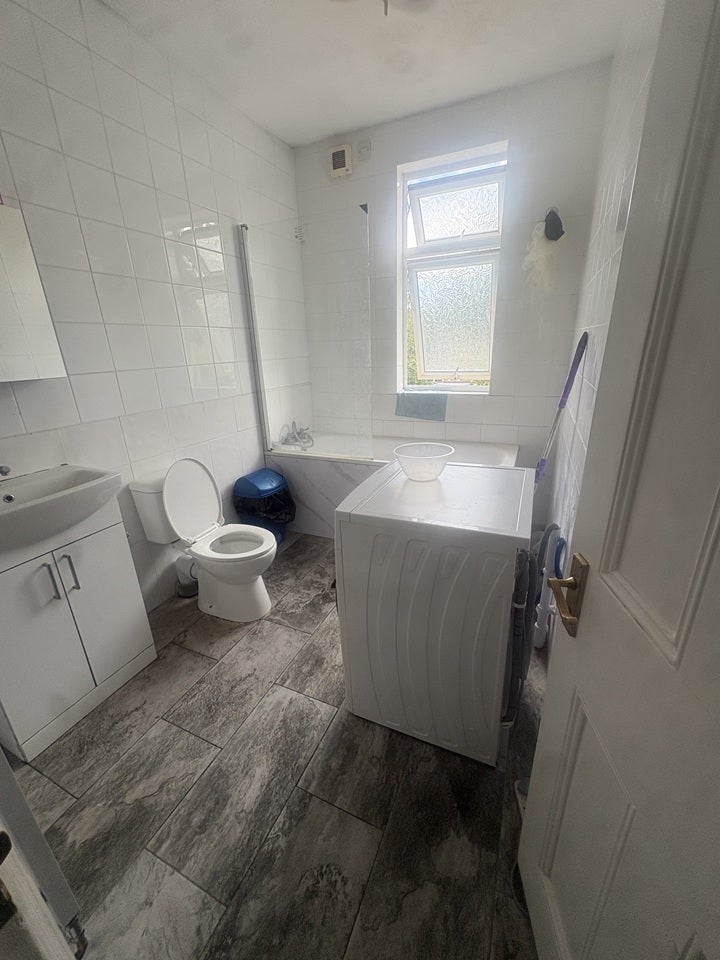 Room Quebec Road in Greater London