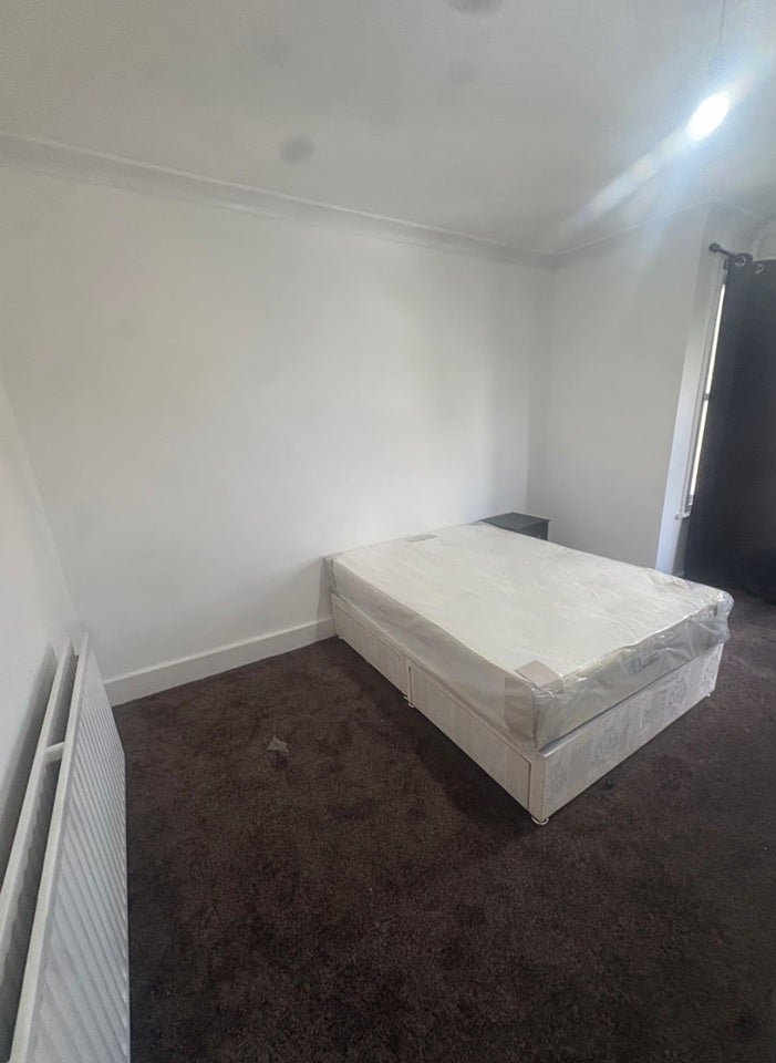 Room Quebec Road in Greater London