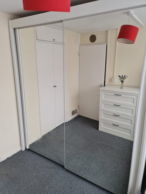 Room Grant Road in Greater London