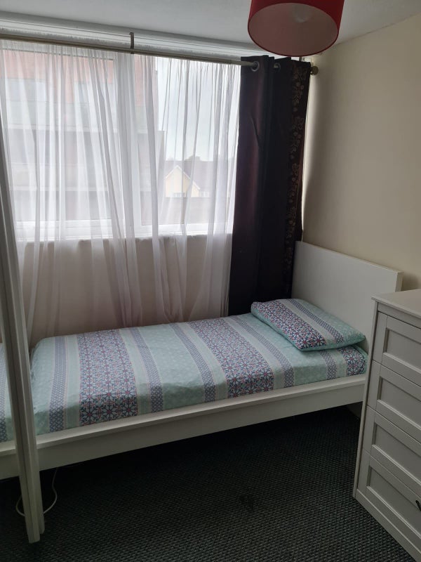 Room Grant Road in Greater London