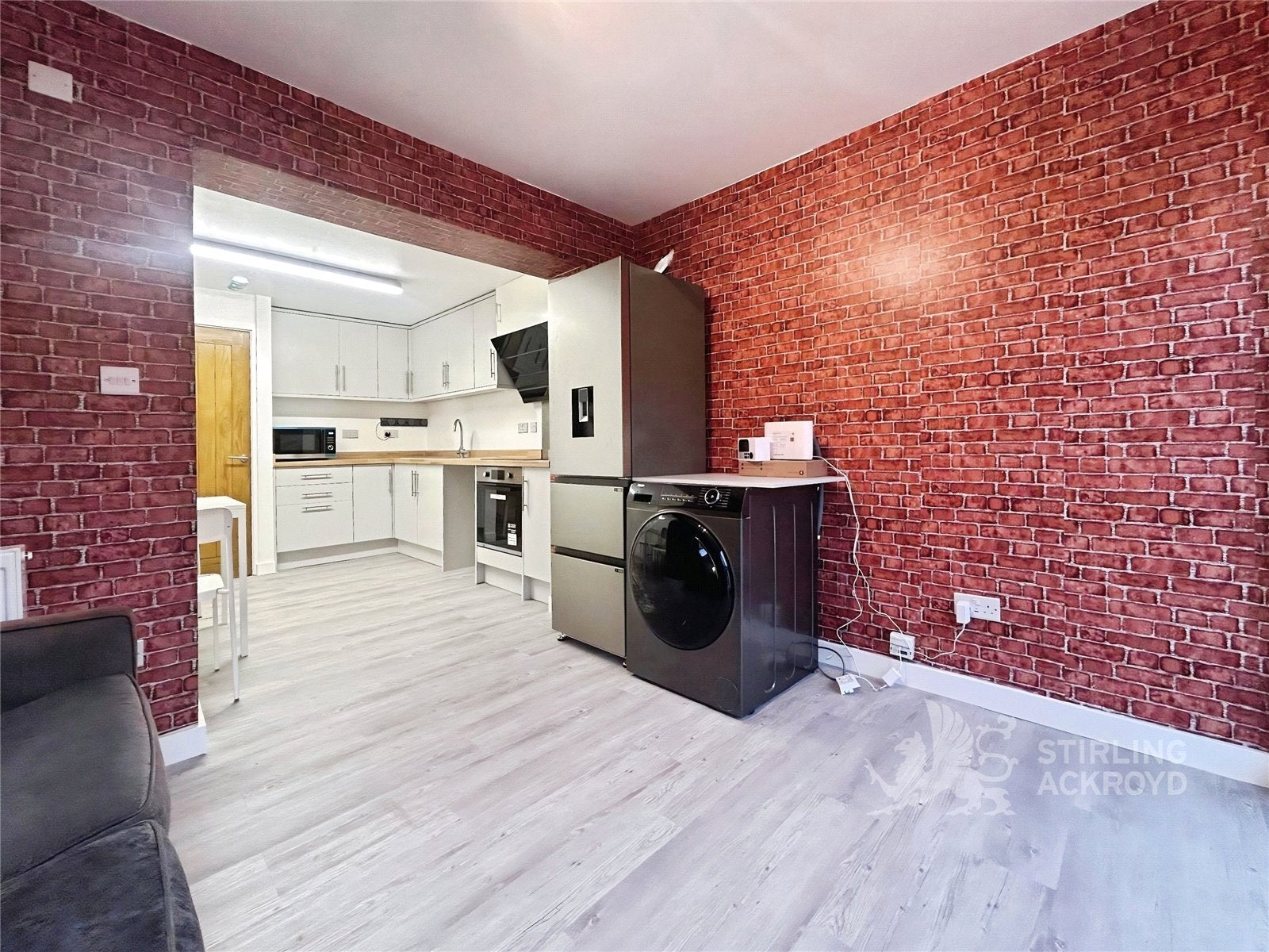 Room Cobbett Road in Guildford