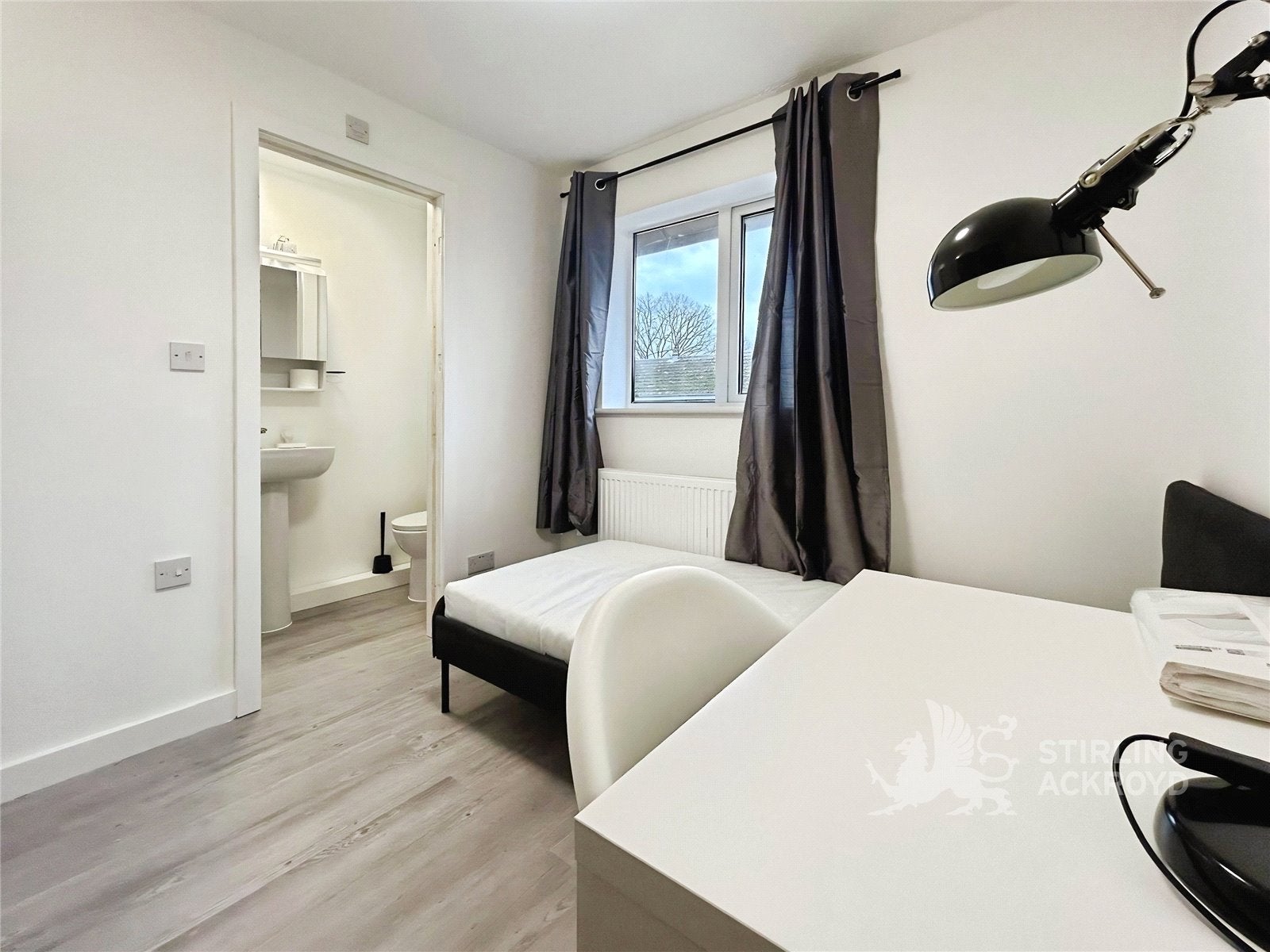 Room Cobbett Road in Guildford