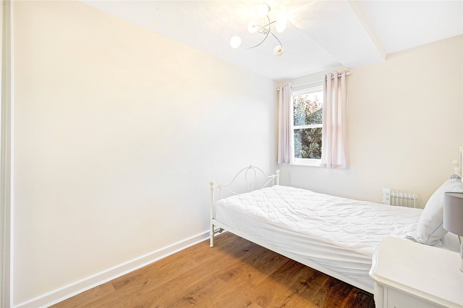 Flat Trinity Road in Greater London