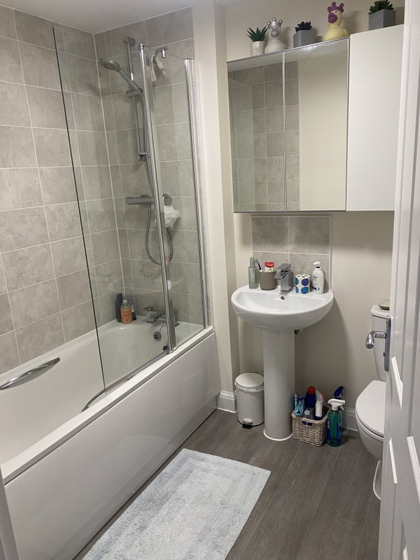 Room Cow Leaze in Bristol