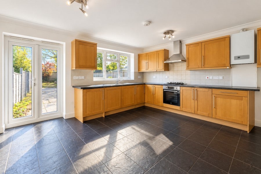 House Fairfax Close in Elmbridge
