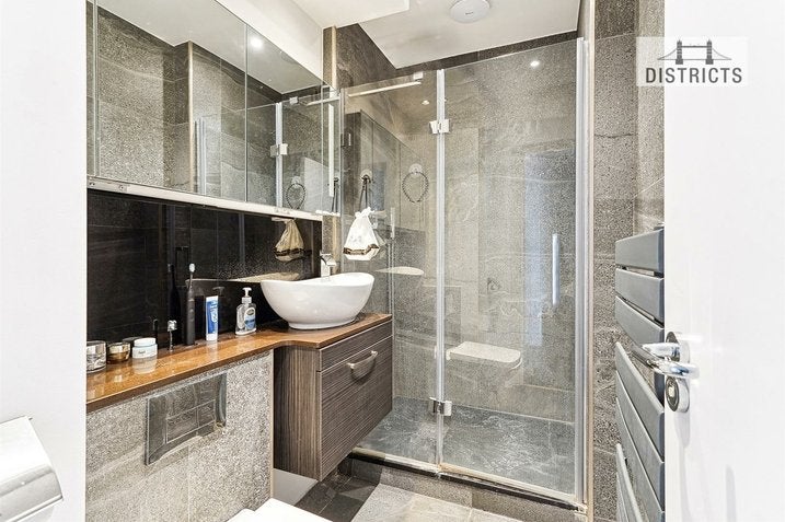 Flat Old Bellgate Place in Greater London