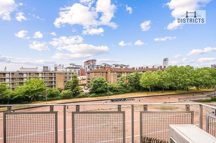 Flat Old Bellgate Place in Greater London