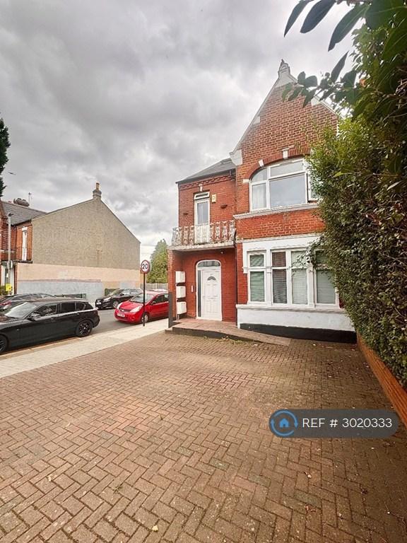 Flat Mitcham Lane in Greater London
