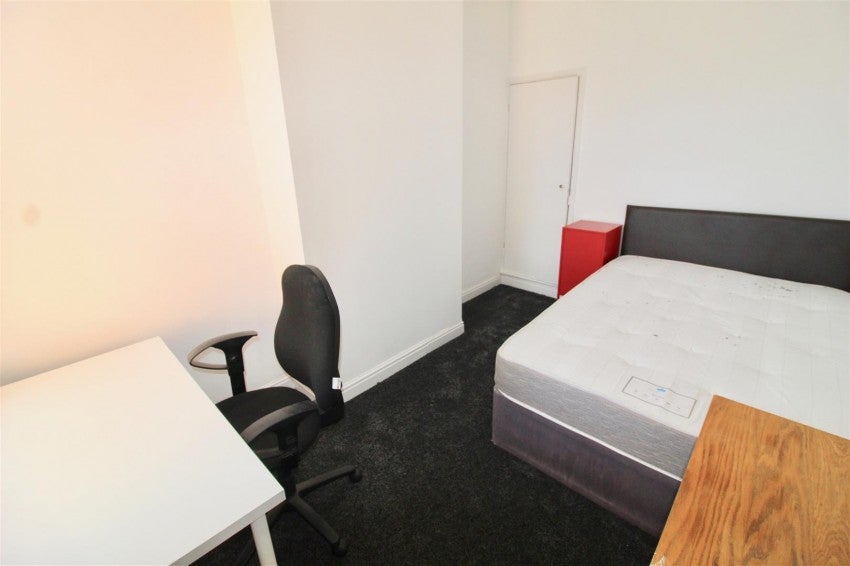 Room St Leonards Road in Leicester