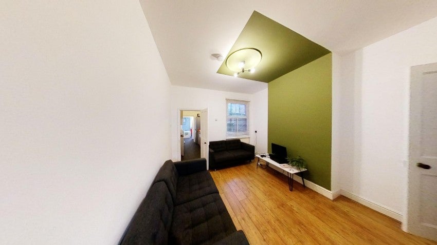 Room St Leonards Road in Leicester
