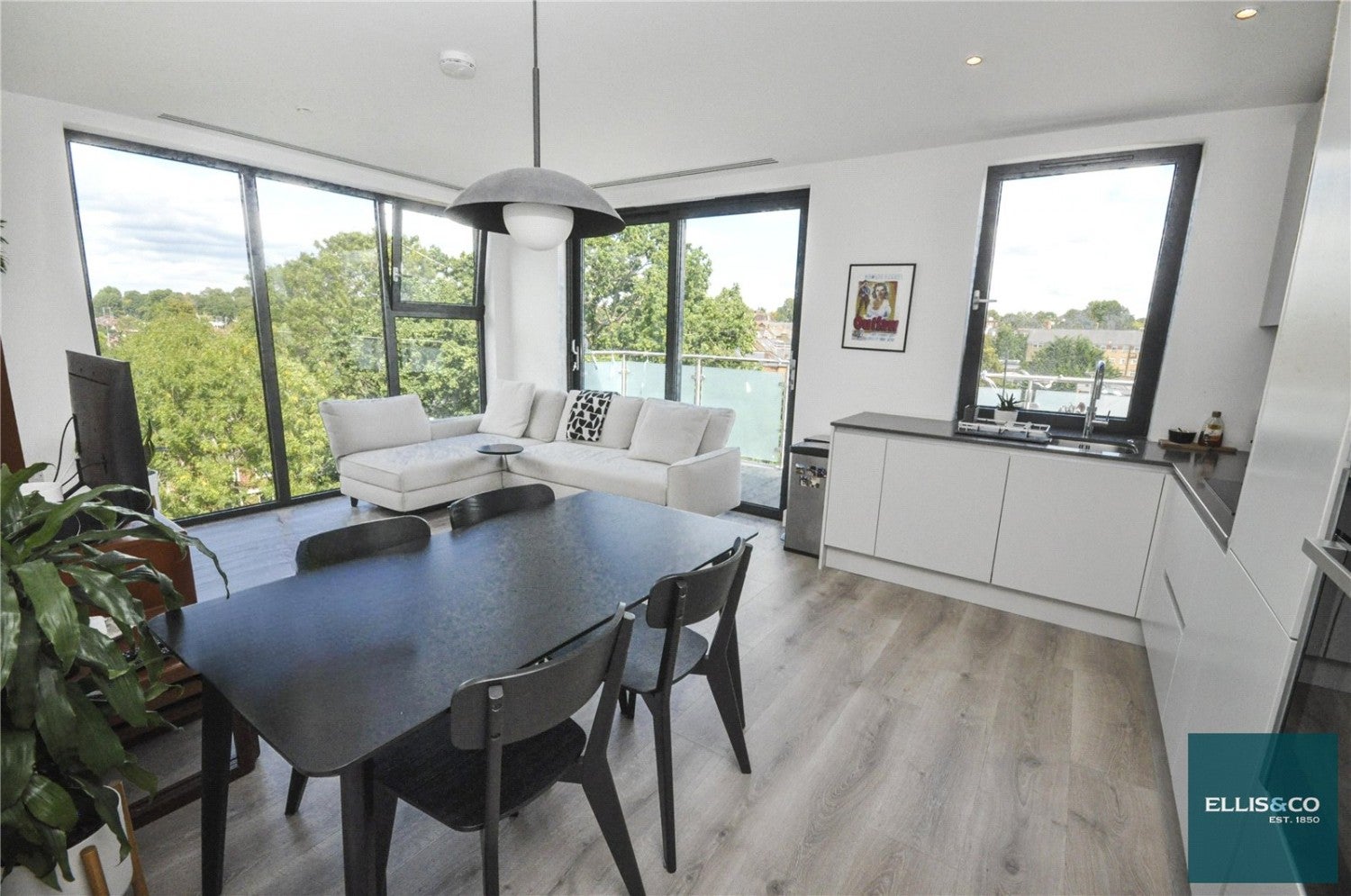 Flat Dollis Valley Green Walk in Greater London
