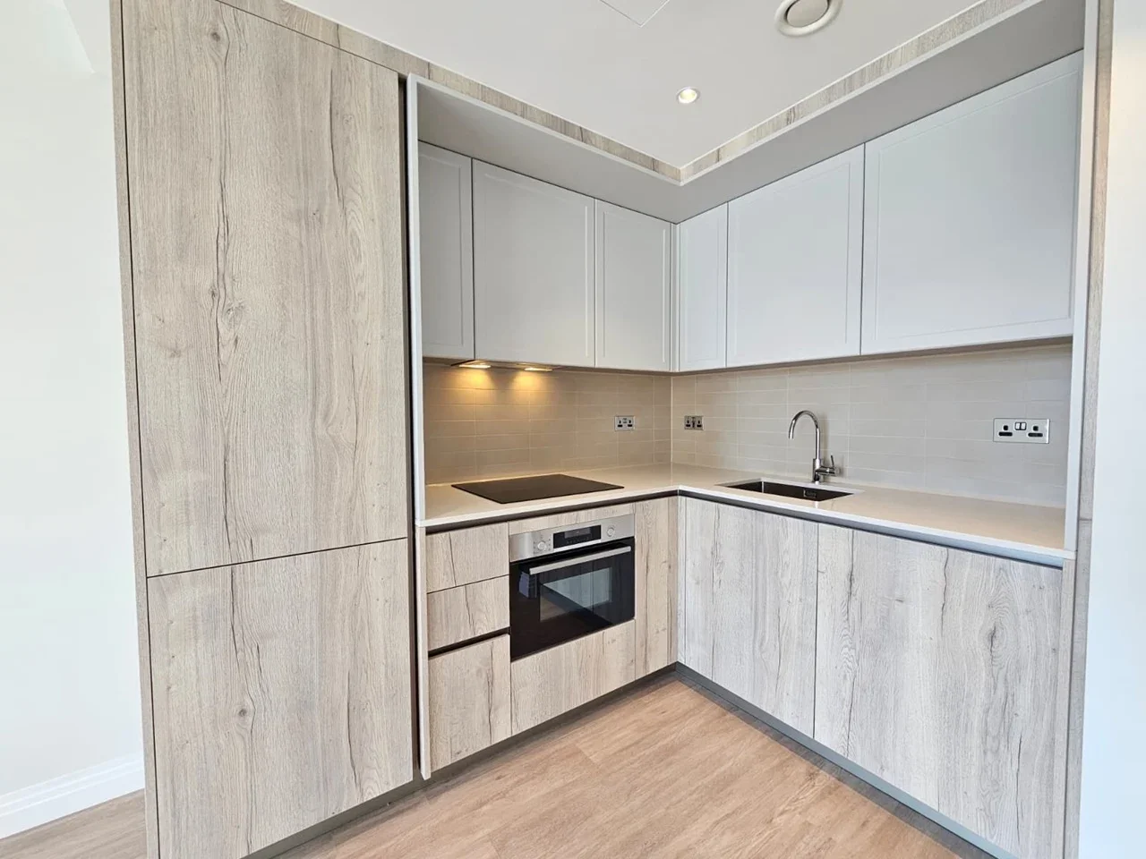 Flat Kennington Lane in Greater London