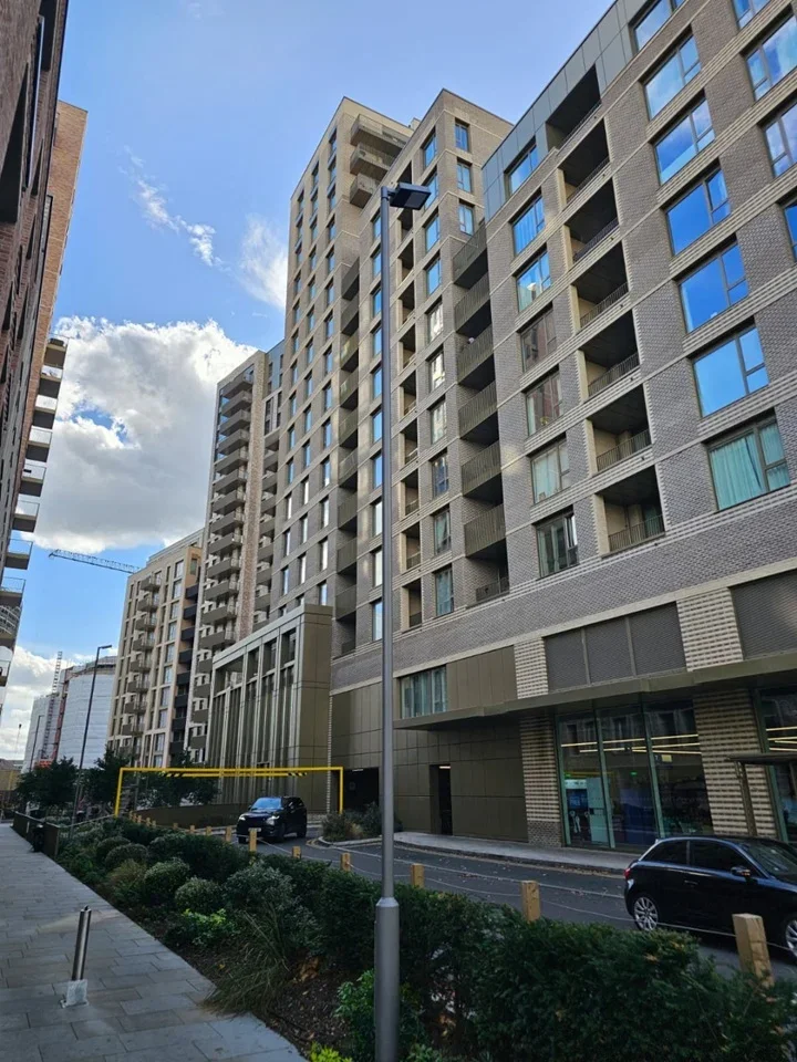 Flat Kennington Lane in Greater London