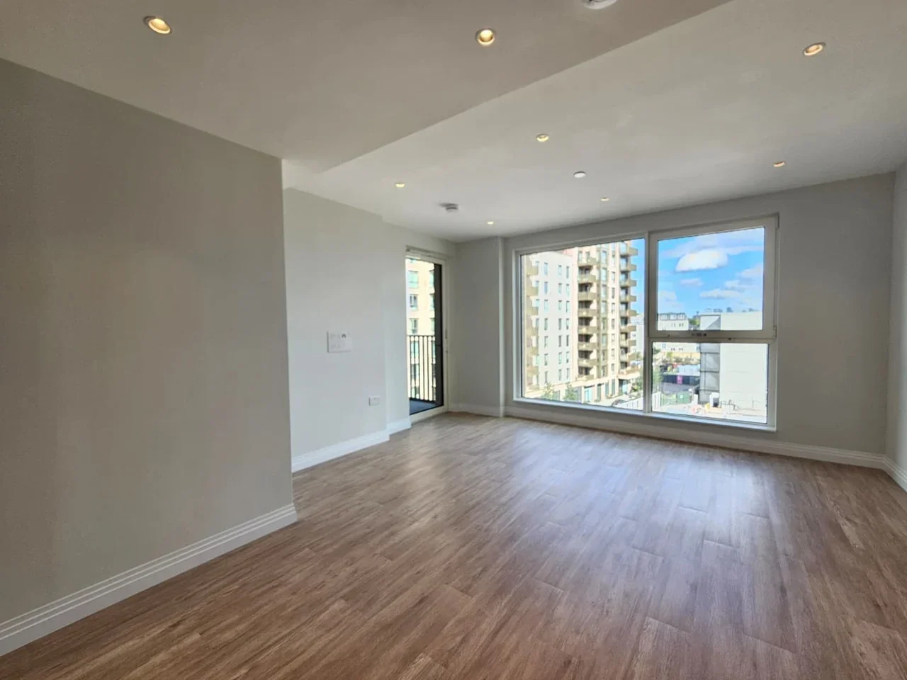 Flat Kennington Lane in Greater London