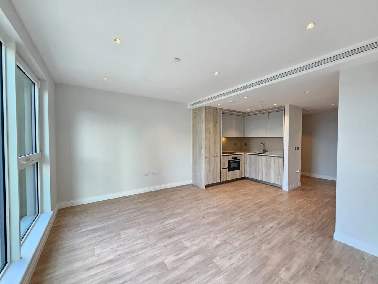 Flat Kennington Lane in Greater London