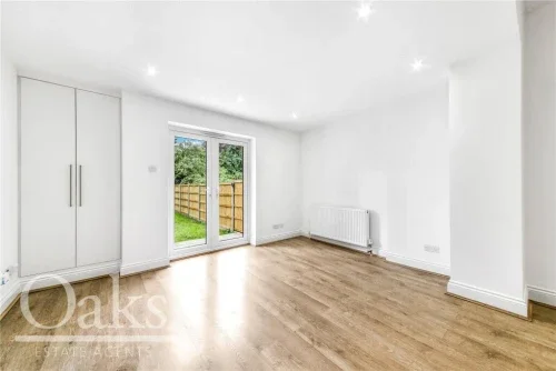 Flat Mulgrave Road in London