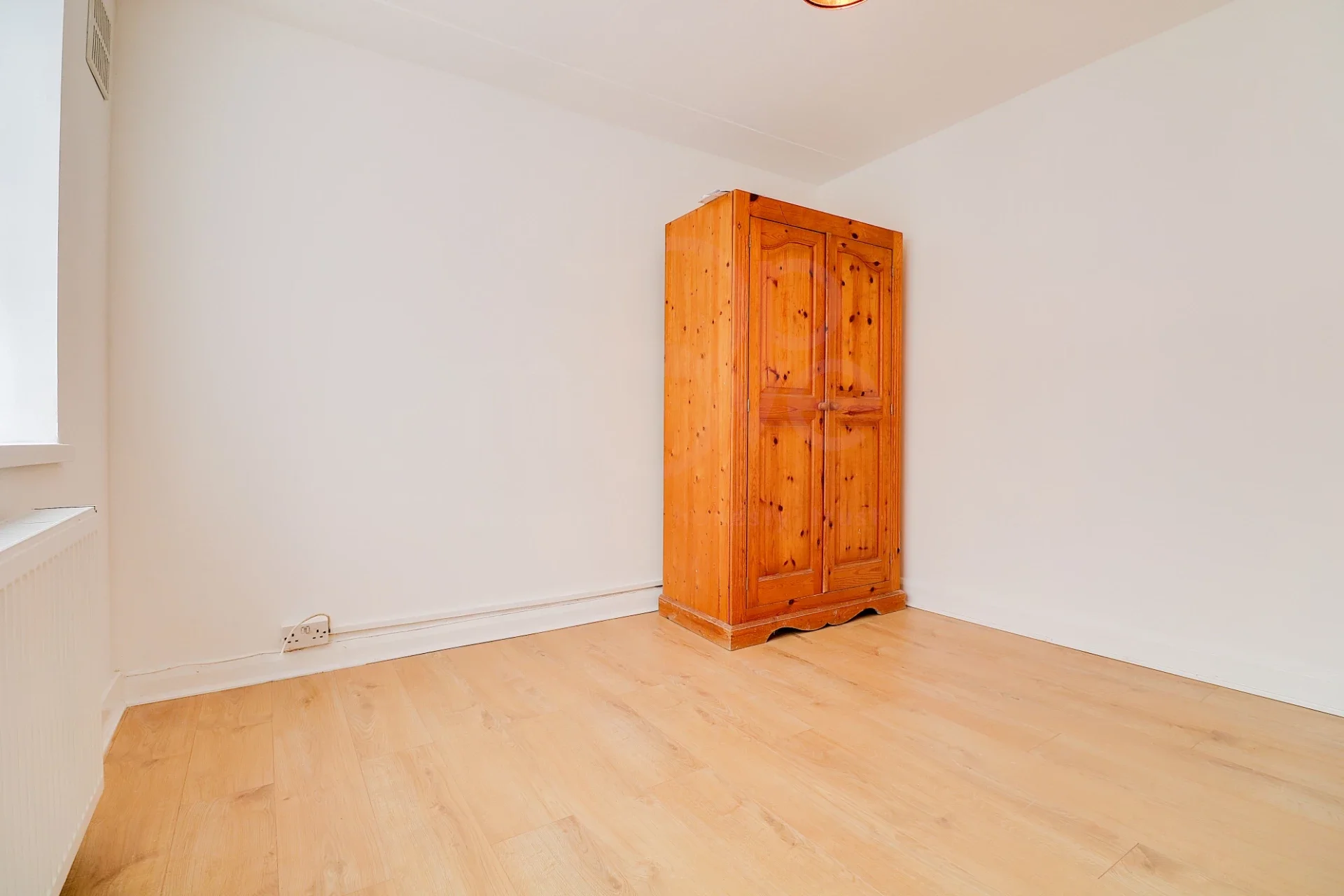 Flat Thornton Avenue in Greater London