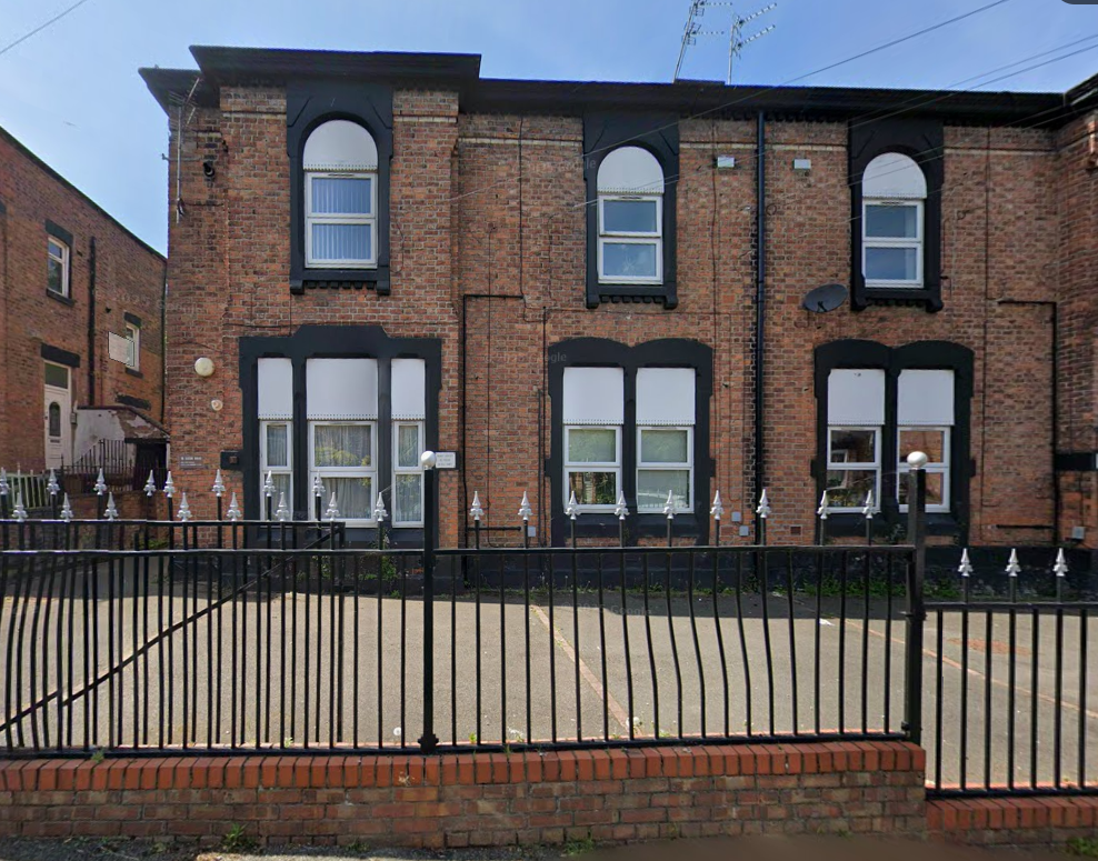 Flat Eaton Road in Oxton Village