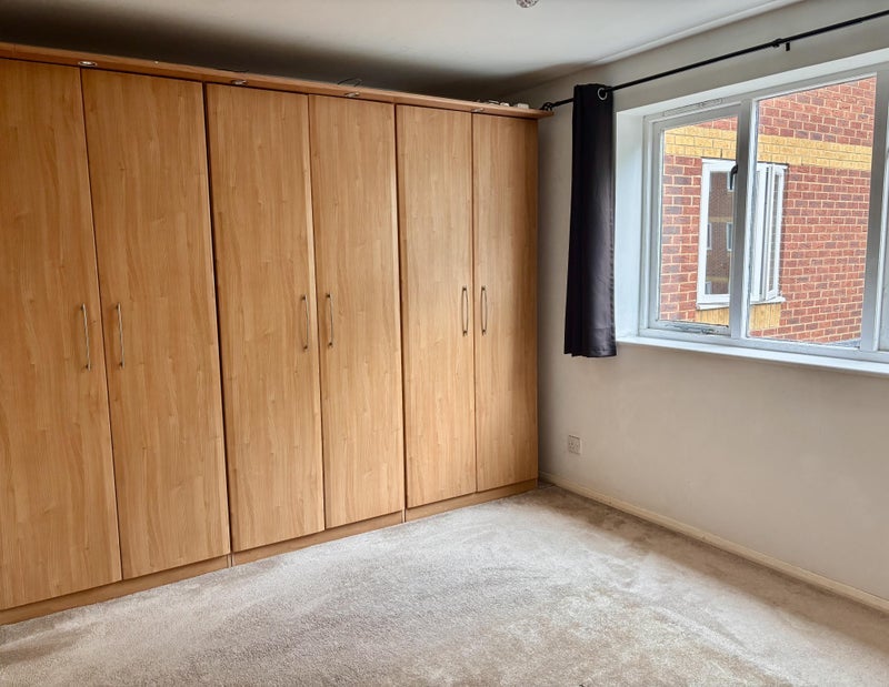 Flat Ruston Road in Greater London