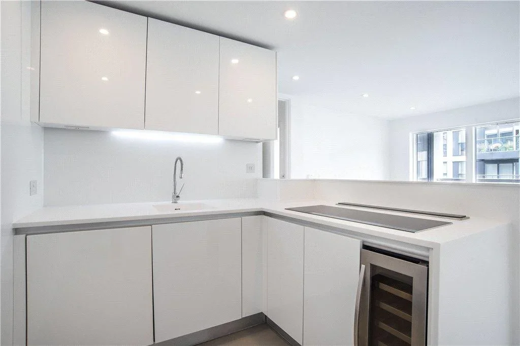 Flat Dance Square in Greater London