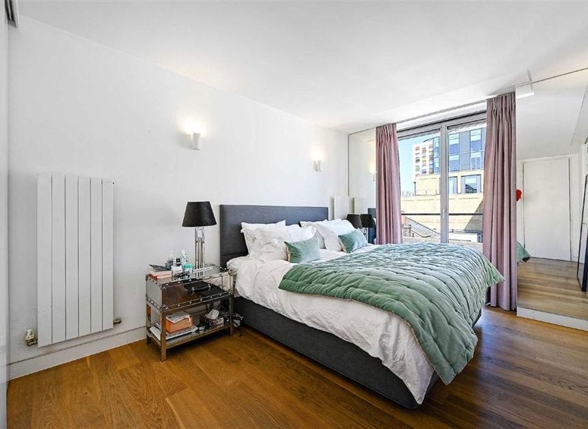 Flat Picton Place in City of Westminster