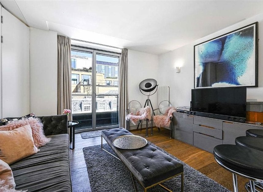 Flat Picton Place in City of Westminster