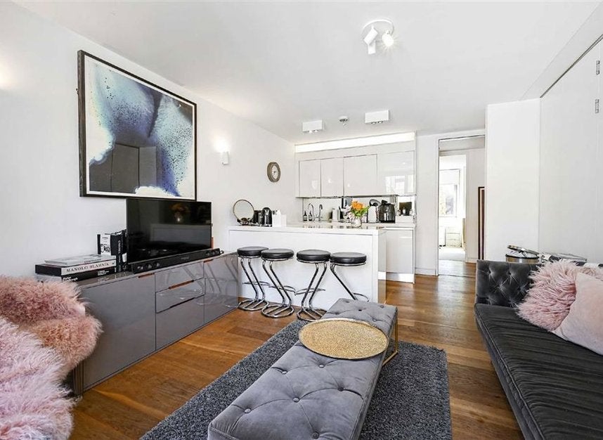 Flat Picton Place in City of Westminster