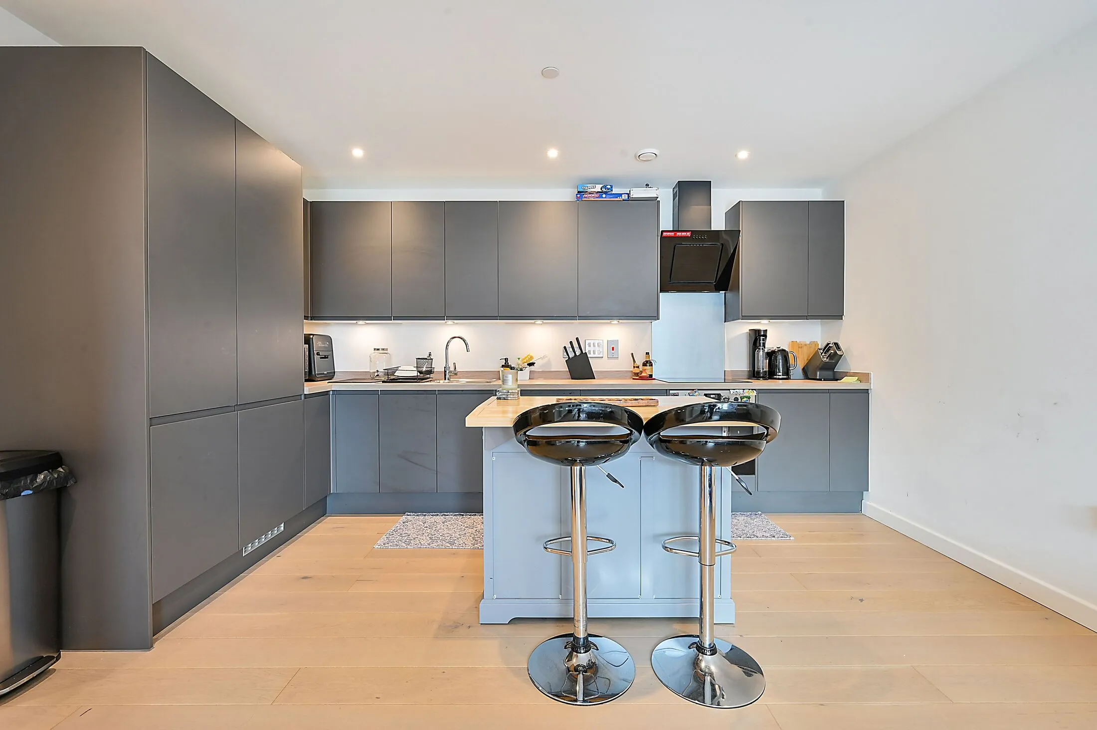 Flat Copley Close in Greater London