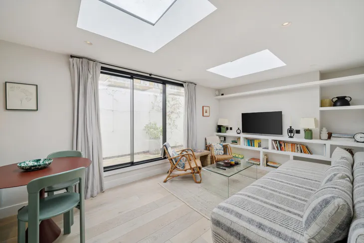Flat Pembroke Road in Greater London