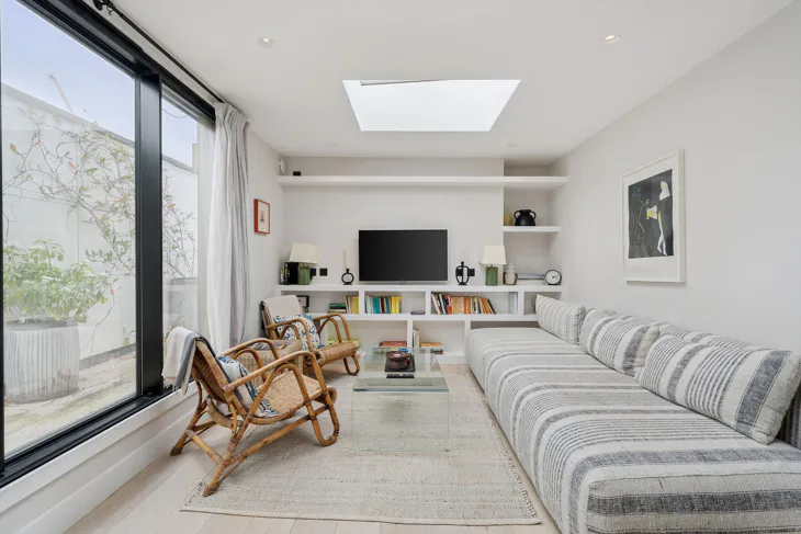 Flat Pembroke Road in Greater London